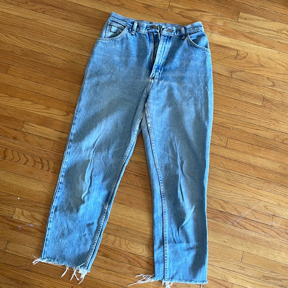 WRANGLER denim jeans, loose + relaxed through the legs. Size medium / 28.